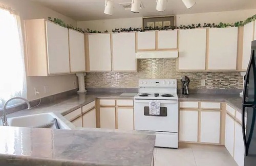 Sundial House | Cozy retreat for business professionals and family stays.