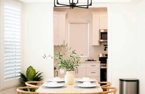 Harbor House | Cozy Retreat Near Downtown – Perfect for Families