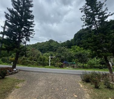 Mae On Villa | Cozy Romantic in Wildwood Cabin