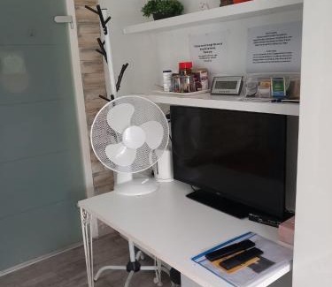 Baunatal House | Cozy room with a beautiful garden view