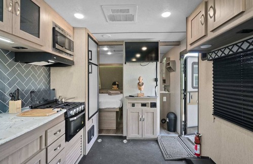 Lake Como House | Cozy RV Retreat Fast Wi-Fi & Pet-Friendly