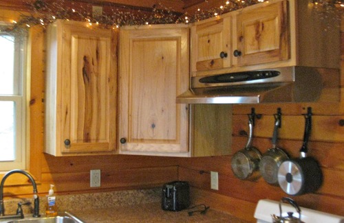 Campton Cabin | Cozy Secluded Cabin with wi-fi