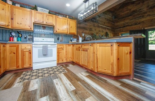 McGregor Cabin | Cozy, secluded, peaceful, pond, fishing , swimming, cabin life, large yard area