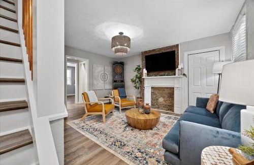 South Side Flats Apartment | Cozy Southside Pitt home w/Pool Table +Yard