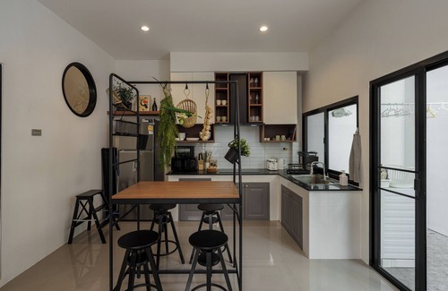 Phra Khanong Nuea House | Cozy Spacious 4BR Home 200m BTS PhraKhanong 10min ThongLo