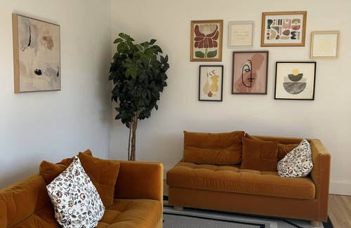 Saint-Laurent Apartment | cozy, spacious and bright 3 bedrooms apartment, walking distance to metro.
