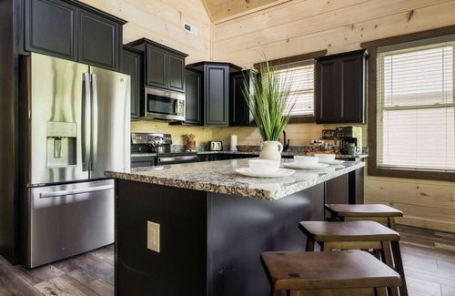 Trappers Ridge Cabin | Cozy Spring Cabins Getaway - Perfect 4 Big Family