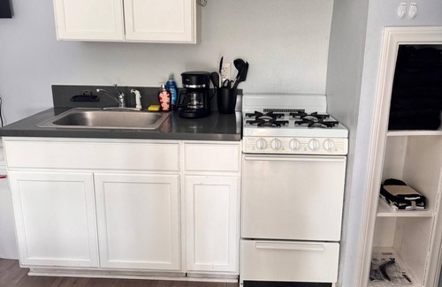 Studio City Apartment | Cozy Studio City Studio Single