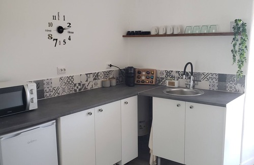 Macao Apartment | Cozy studio in the mountains of Central Portugal! Vegan and pet friendly!