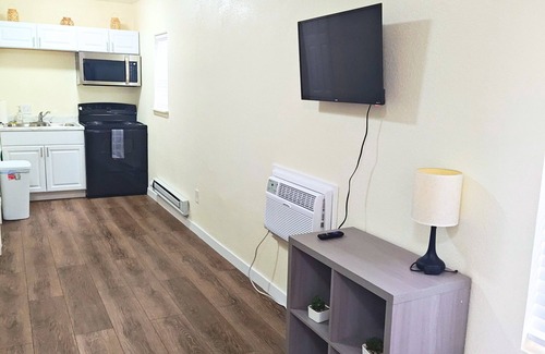 West Colorado Springs Apartment | Cozy studio in enjoyable Colorado Springs with AC