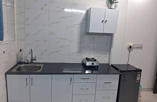 South West Apartment | Cozy studio with AC and WiFi in charming Delhi