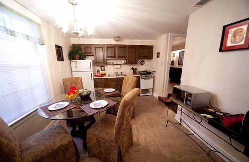 Historic Downtown Savannah Apartment | Cozy Suite, Historic District, Great Price!