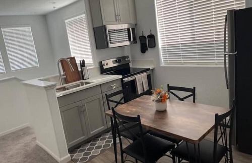 Visalia House | Cozy Suites in a New House!