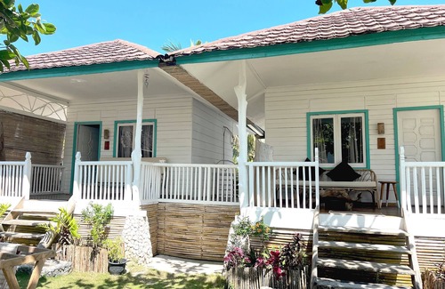 Katiet House | Cozy Twin Bungalow with Stunning Sea View