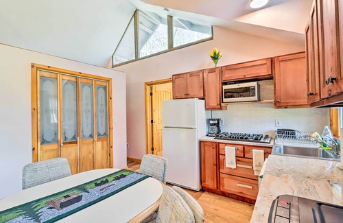 Tannersville Cottage | Cozy Tannersville Gem - Ski, Hike, Explore!