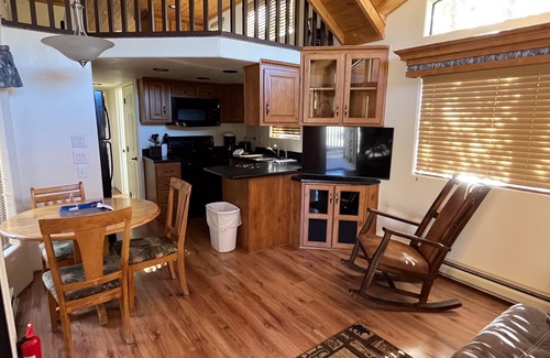 Almont Cabin | Cozy "Tiny Home" style Cabin Perfect for Couples and Families