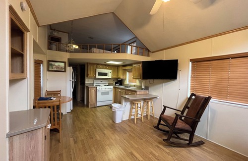 Almont Cabin | Cozy "Tiny Home" style Cabin Perfect for Couples and Families