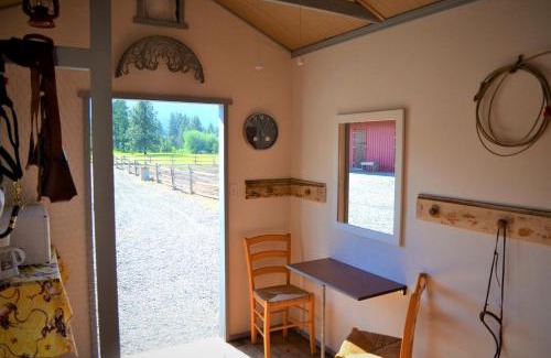 Thompson Falls House | Cozy Tiny House Surronded by Thompson Falls and the Montana Mountains
