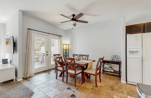 Redmond House | Cozy Townhouse Overlooking 1st Tee - access to Eagle Crest Resort, Sports Center