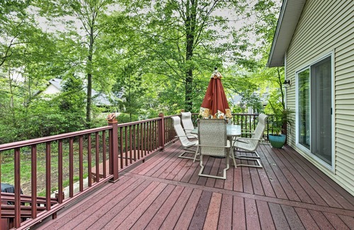 Union Pier Cottage | Cozy Union Pier House w/Hot Tub, Deck & Backyard!