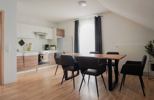 Jebenhausen Apartment | Cozy upper floor apartment with sauna and gym in Göppingen