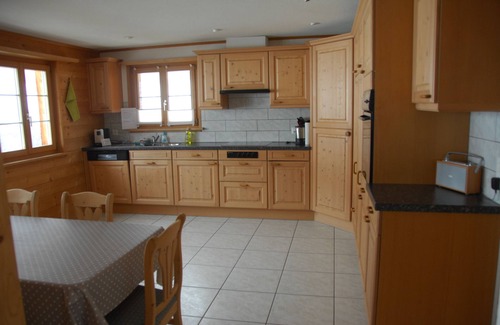 Davos Apartment | Cozy vacation apartment in the beautiful Sertig valley. Apartment in apartment building