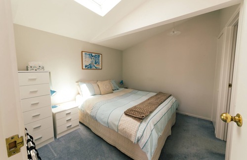 Christchurch House | Cozy, warm, sunny, fully self-contained flat and separate sleepout