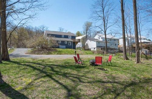 East Durham House | Cozy Waterfall Oasis - Close to Catskills