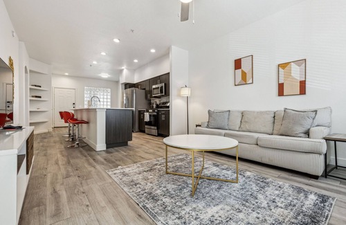 Glendale Sports and Entertainment District Apartment | CozySuites Glendale by the stadium with pool! 22