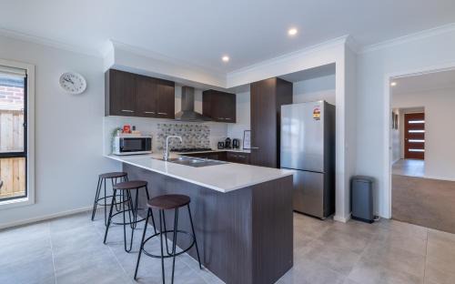 Cranbourne East Villa | Cranbourne Entire house 4bedroom