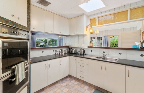 Lake Tarawera House | CRAWFORDS (GREAT LOCATION WITH BOATSHED BAY LAUNCHING RAMP ACROSS THE ROAD)