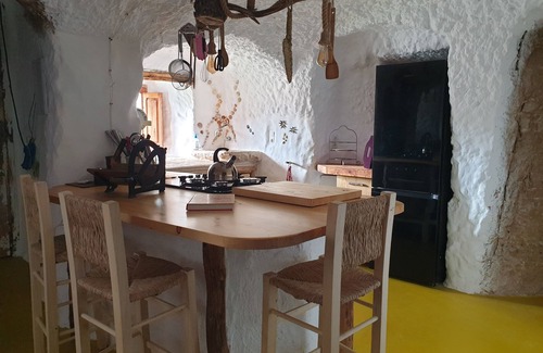 Gorafe House | Creatively designed CaveHouse with jacuzzi