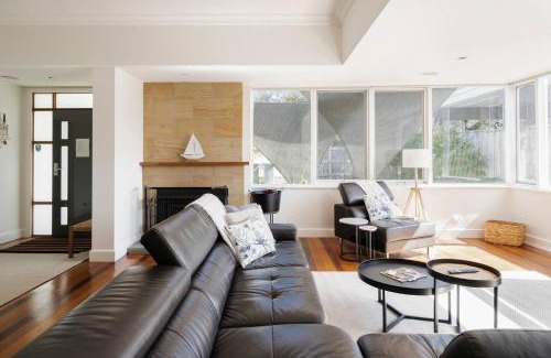 Frankston House | Creekhouse by the Sea - Private Jetty and Serene Views