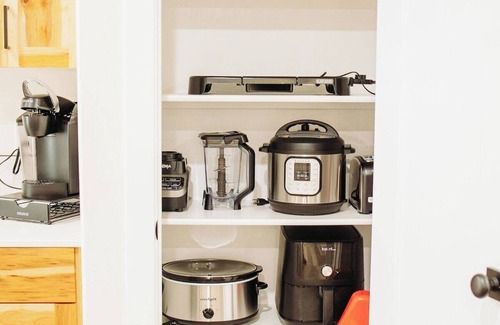 McCammon House | Creekside Cabins- Birch, stylish stay w views