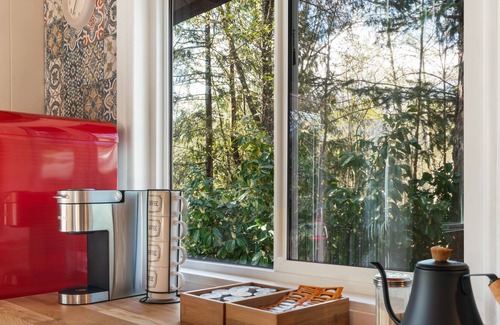 May Creek Cabin | Creekside Getaway HS WiFi, Firepit, Mountain View