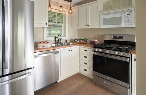 Union Pier House | Creekside House on 30 Acres with Kayaks/Pool/Farm/River/Trails/Pets, near Beach