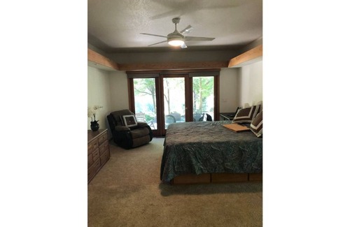 Chico Bed & Breakfast | Creekside View w/patio, nature, hot tub, steam shower. Stay and enjoy the quiet