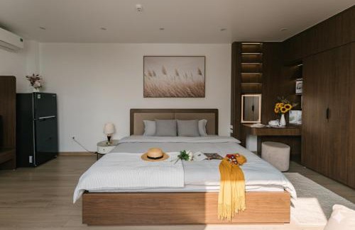 Nhat Tan Apartment | Crescendo Stylist Studio Lakeview