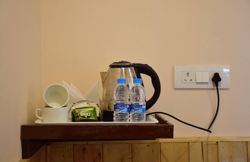 Fagu House | Crested View | Cottage in Fagu | w King Bed,food,View