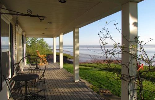 Maitland Bed & Breakfast | Cresthaven By the Sea