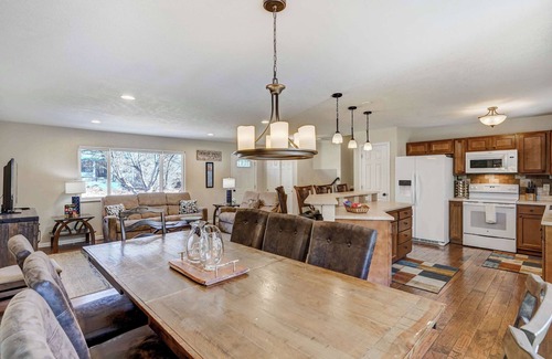 Central Colorado Springs House | Crestpoint Court! Multi-Level, Near UCCS & BBQ