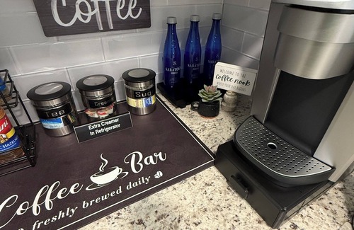 Baton Rouge House | Cricket & Clover Retreat Near SU, LSU & Airport, WiFi, AC, and Full Kitchen