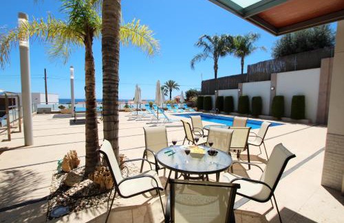 Bolnuevo House | Cristinas Villa-New 5-Bedroom Chalet with Pool, En-Suite Baths & Exceptional Amenities Near the Beach