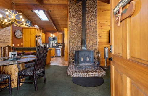 Overgaard Cabin | Crooked Pine Lodge