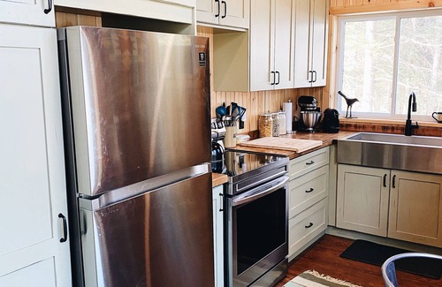 Tudor and Cashel Cabin | Crow's Head