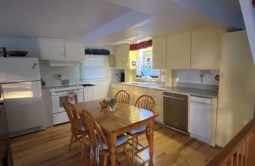 Hendersonville Ski Chalet | Crow's Nest Chalet-HendersonvilleNC-McMillan Hidden Valley-Blue Ridge Mtn Views!