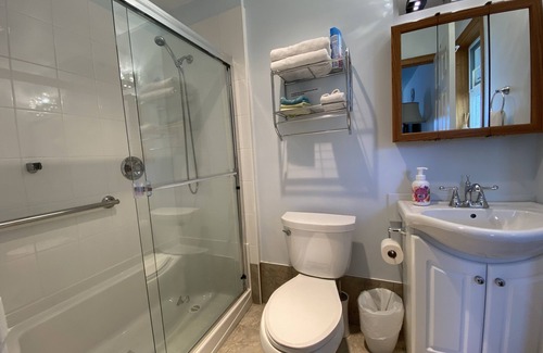 Lake Cowichan Bed & Breakfast | Crown House Bed & Breakfast