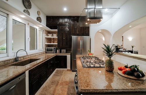 Puerto Morelos Villa | Crown Villa - Luxury Beachfront 8 bedroom property