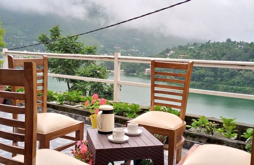 Bhimtal House | Crystal LakeView Homestay