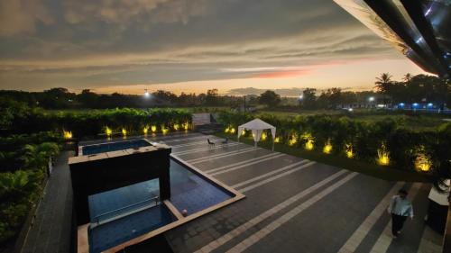 Nagoa Hotel | Crystal Village